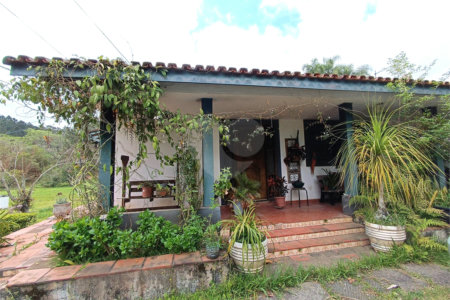 Chácara à venda com 3 quartos, sendo 1 suíte, em Dos Mendes, São Roque, SP