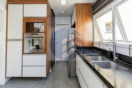 Duplex à venda com 3 quartos, sendo 3 suítes, em Vila Suzana 287m²