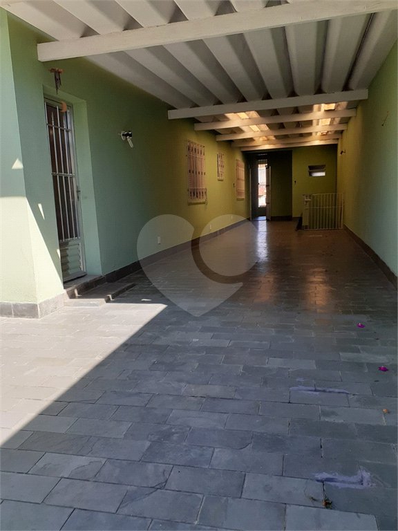 Sobrado à venda com 4 quartos em Vila Correa, Ferraz de Vasconcelos, SP