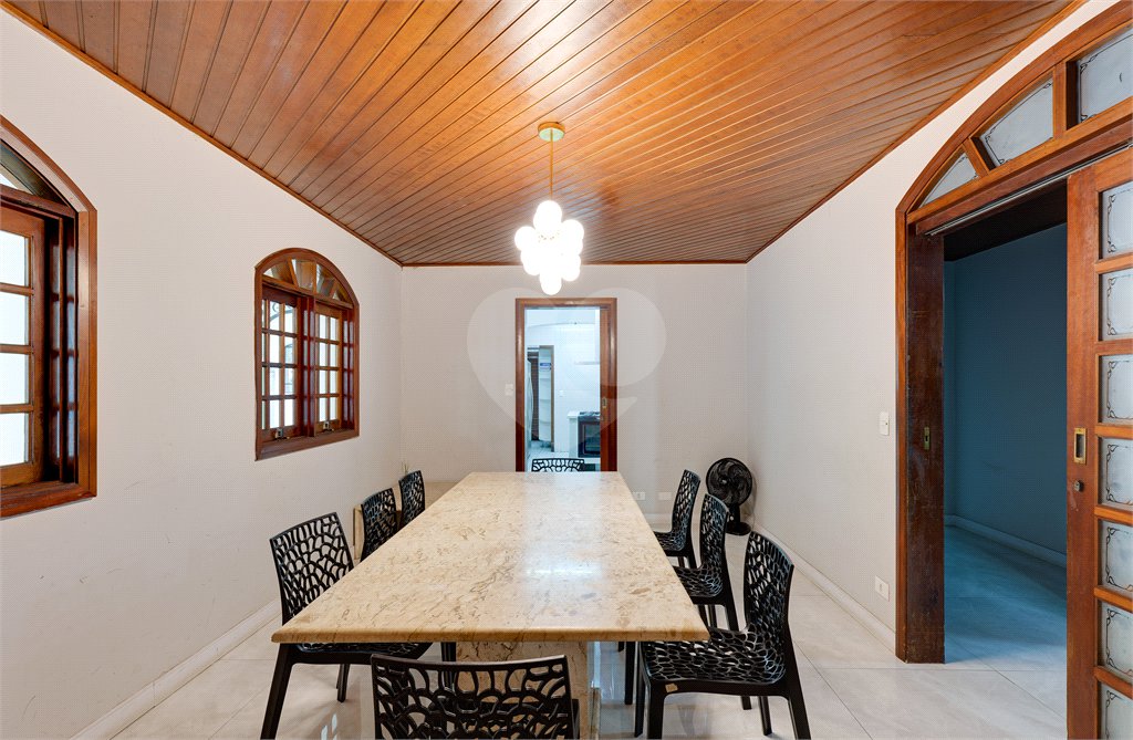 Casa Térrea à venda com 5 quartos, sendo 2 suítes, em Alto da Boa Vista, São Paulo, SP