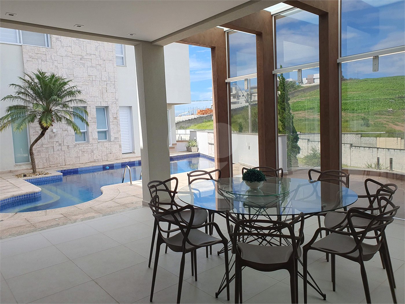 CASA A VENDA NO URBANOVA, CONDOMINIO JAGUARY, 4 DORMITORIOS, 4 SUITES, 5 VAGAS, PISCINA, SJC