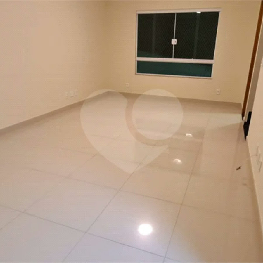 Casa à venda com 3 quartos, sendo 1 suíte, no condomínio Alvorada Parque Vitória, São Paulo - SP