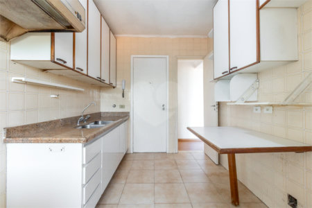 Apartamento à venda com 3 quartos, sendo 1 suíte,  em Cidade Monções, São Paulo, SP
