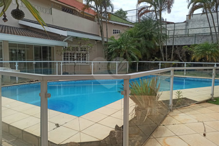 Casa à venda ou para alugar com 6 quartos, sendo 4 suítes, em Jardim Itaperi, Atibaia, SP