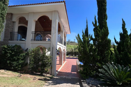 Casa à venda com 4 quartos, sendo 3 suítes, no condomínio Residencial Mont'alcino, Valinhos - SP
