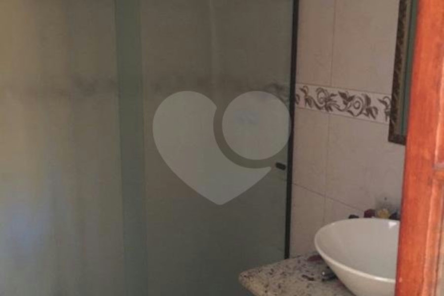 Casa à venda com 3 quartos, sendo 1 suíte, no condomínio Sobrado, São Paulo - SP