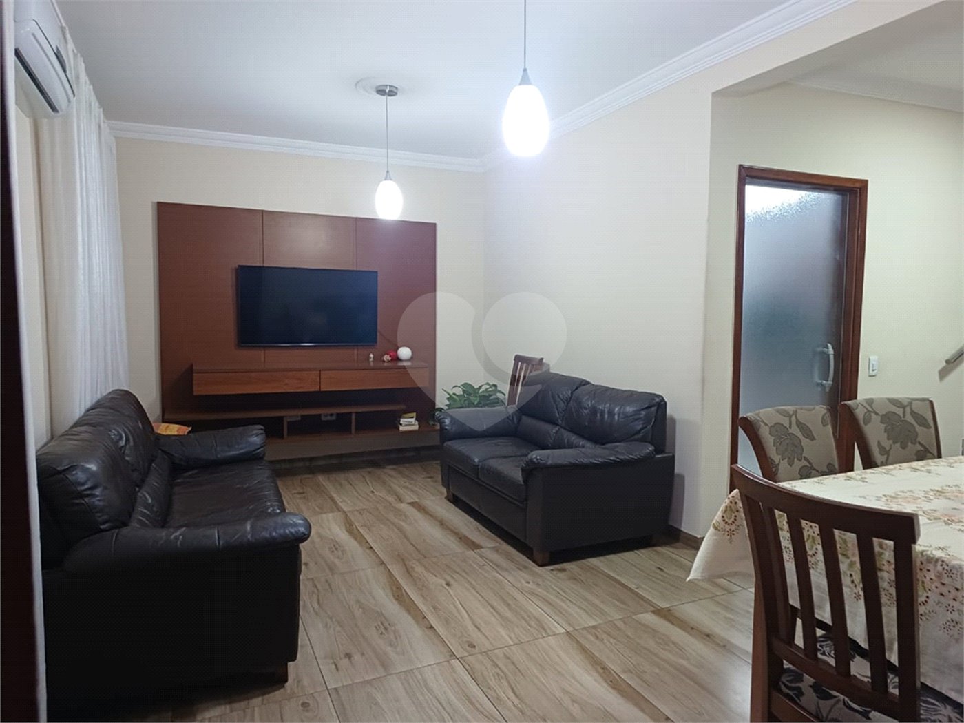 Sobrado à venda com 3 quartos, sendo 1 suíte, em Jardim Regina, Indaiatuba, SP