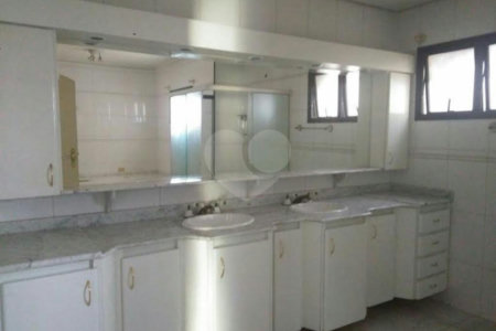 Casa à venda com 4 quartos, sendo 3 suítes, em Vila Maria Alta, São Paulo, SP