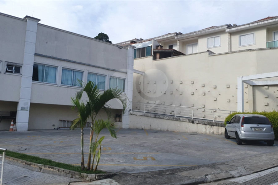 Casa à venda com 3 quartos, sendo 1 suíte,  no condomínio Forest Hills, Guarulhos - SP