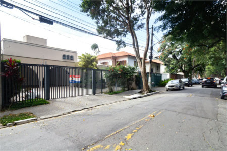 Sobrado à venda com 4 quartos, sendo 2 suítes,  em Alto de Pinheiros, São Paulo, SP