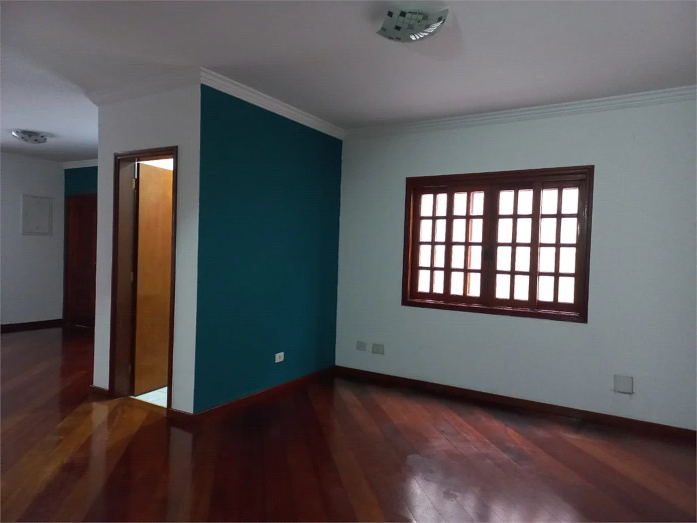 Sobrado à venda com 4 quartos, sendo 3 suítes,  em Cidade São Francisco, São Paulo, SP