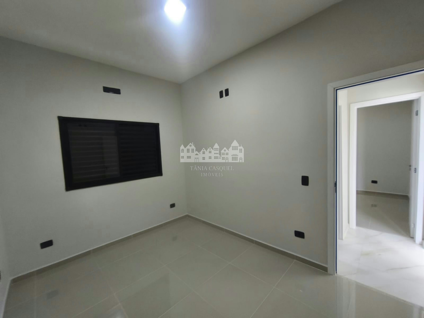 Casa térrea à venda com 4 quartos, sendo 2 suítes, no condomínio Alto da Floresta, Bom Jesus dos Perdões - SP
