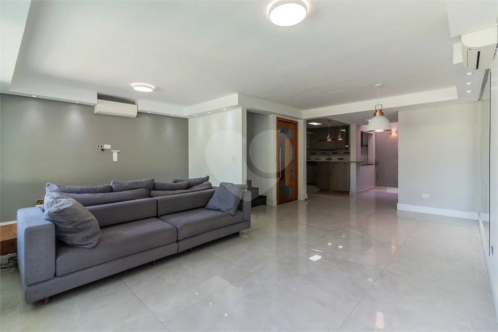 Casa à venda com 3 quartos, sendo 2 suítes,  no condomínio Sagres, São Paulo - SP