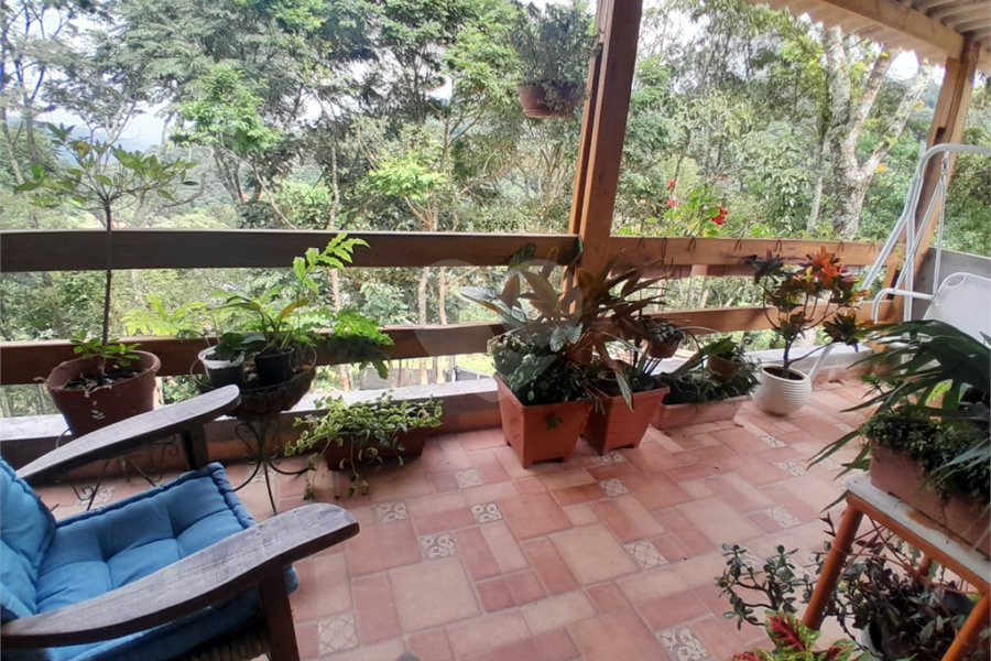 Sobrado à venda com 3 quartos, sendo 1 suíte, em Serra da Cantareira, Mairiporã, SP