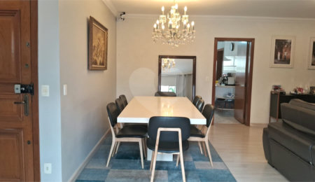Apartamento à venda com 4 quartos, sendo 1 suíte,  em Aclimação, São Paulo, SP