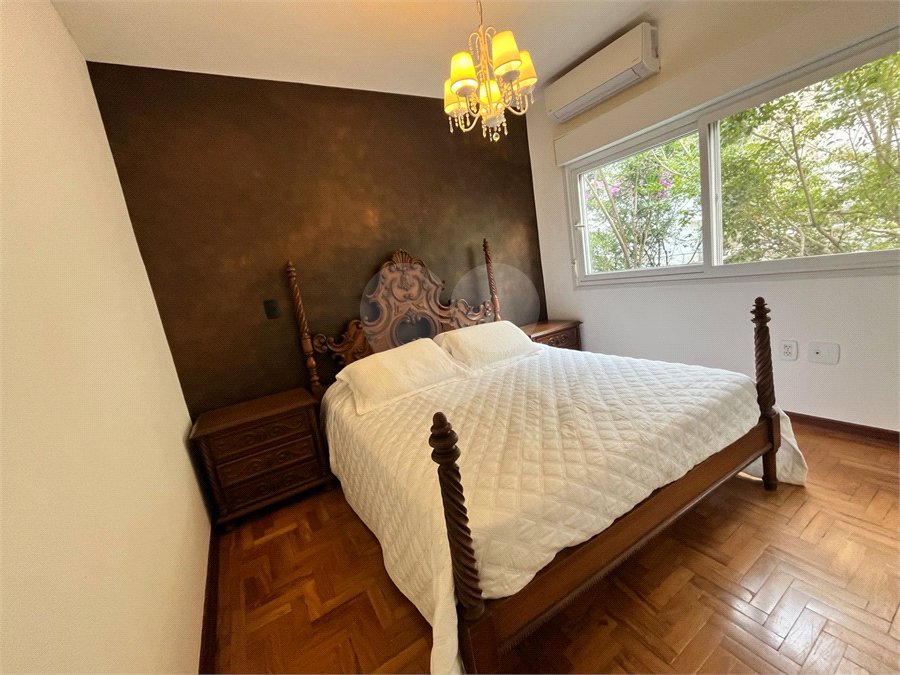 Sobrado à venda com 5 quartos, sendo 2 suítes, em Alto da Boa Vista, São Paulo, SP