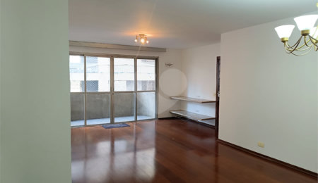 Apartamento à venda com 3 quartos, sendo 1 suíte,  em Moema, São Paulo, SP
