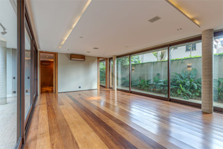 Casa à venda com 4 quartos, sendo 3 suítes, em Vila Nova Conceição, São Paulo, SP