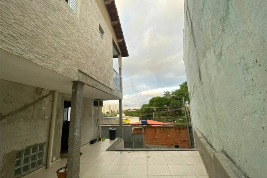 Sobrado à venda com 4 quartos, sendo 1 suíte, em Jardim Flor da Montanha, Guarulhos, SP