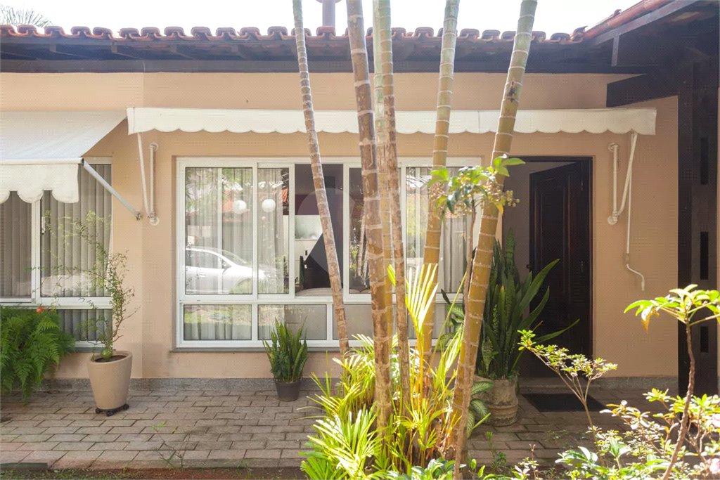 Casa à venda com 4 quartos, sendo 1 suíte, no condomínio Taquaral, São Paulo - SP