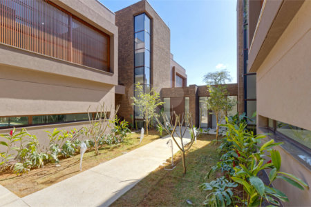 Casa à venda com 4 suítes no condomínio Casa Flora Badra, São Paulo - SP