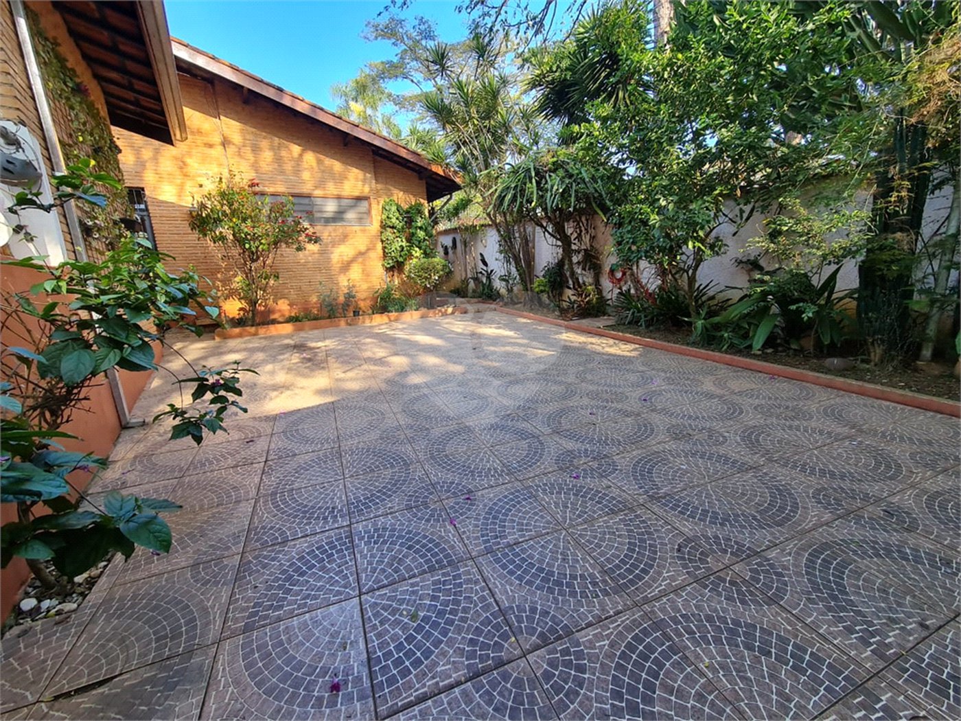Casa à venda com 3 quartos, sendo 1 suíte, em Interlagos, São Paulo, SP