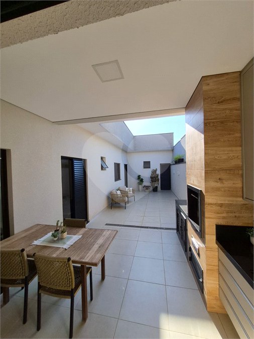 Casa à venda com 3 quartos, sendo 1 suíte,  no condomínio Mantova, Indaiatuba - SP