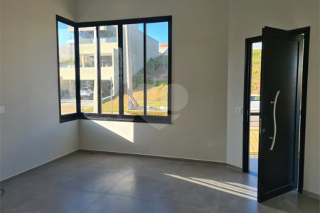 Casa à venda com 3 suítes no condomínio Reserva dos Jatobás, Louveira - SP