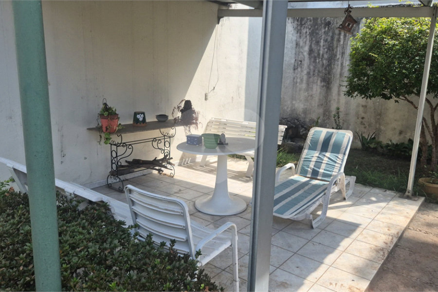 Casa à venda com 4 quartos, sendo 3 suítes, no condomínio Chácara das Rosas, São Paulo - SP