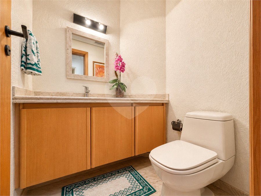 Apartamento de 184 m² em andar alto com 4 dormitórios e 3 vagas em Perdizes