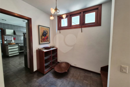 Casa de Vila à venda ou para alugar com 4 quartos, sendo 2 suítes,  em Jardim Leonor, São Paulo, SP