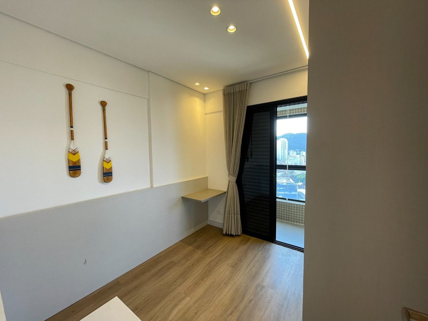 Apartamento 2 dormitórios (1 suíte), porteira fechada, 1 vaga demarcada, no José Menino, Santos