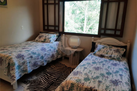 Casa à venda com 4 quartos, sendo 2 suítes,  no condomínio Estância Marambaia, Vinhedo - SP