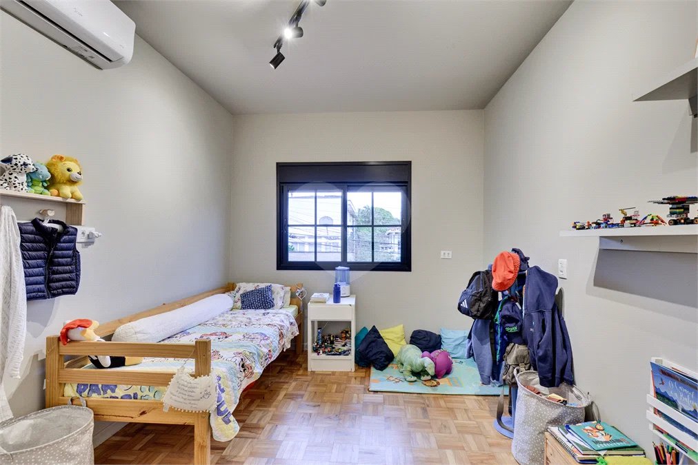 Casa de Vila à venda com 5 quartos, sendo 3 suítes, em Jardim Hípico, São Paulo, SP