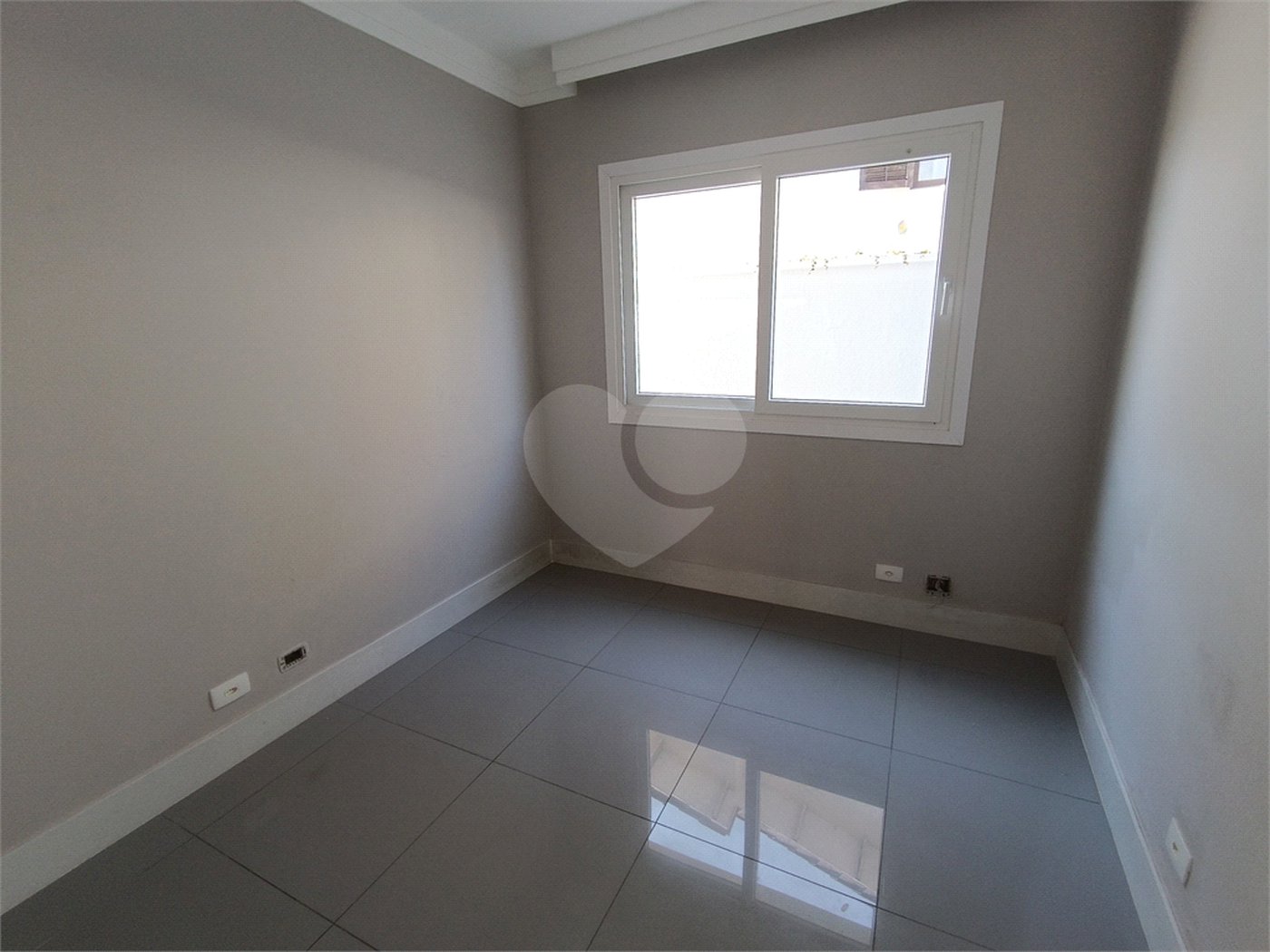 Casa à venda com 4 quartos, sendo 2 suítes, no condomínio Terras de Santa Adélia, Vargem Grande Paulista - SP