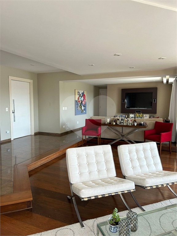 Apartamento à venda com 4 suítes em Real Parque, São Paulo, SP