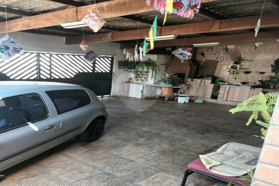 Terreno grande com 2 casas em São Paulo! Casas bem arejadas.