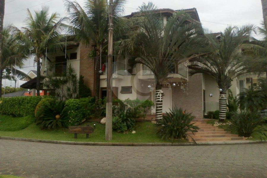 Sobrado à venda com 5 suítes em Enseada, Bertioga, SP