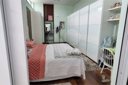 Casa à venda com 5 quartos, sendo 2 suítes, no condomínio Swiss Park, São Bernardo do Campo - SP