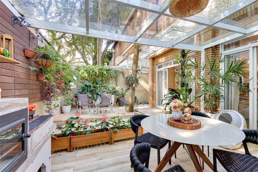 Casa à venda com 4 suítes no condomínio Vila Inglesa, São Paulo - SP