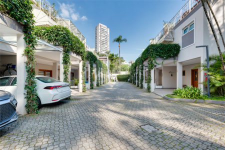 Casa à venda com 4 quartos, sendo 3 suítes, no condomínio Vila Hípica, São Paulo - SP