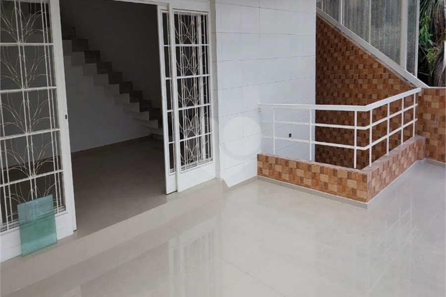 Sobrado à venda com 3 quartos, sendo 2 suítes, em Vila Paulicéia, São Paulo, SP