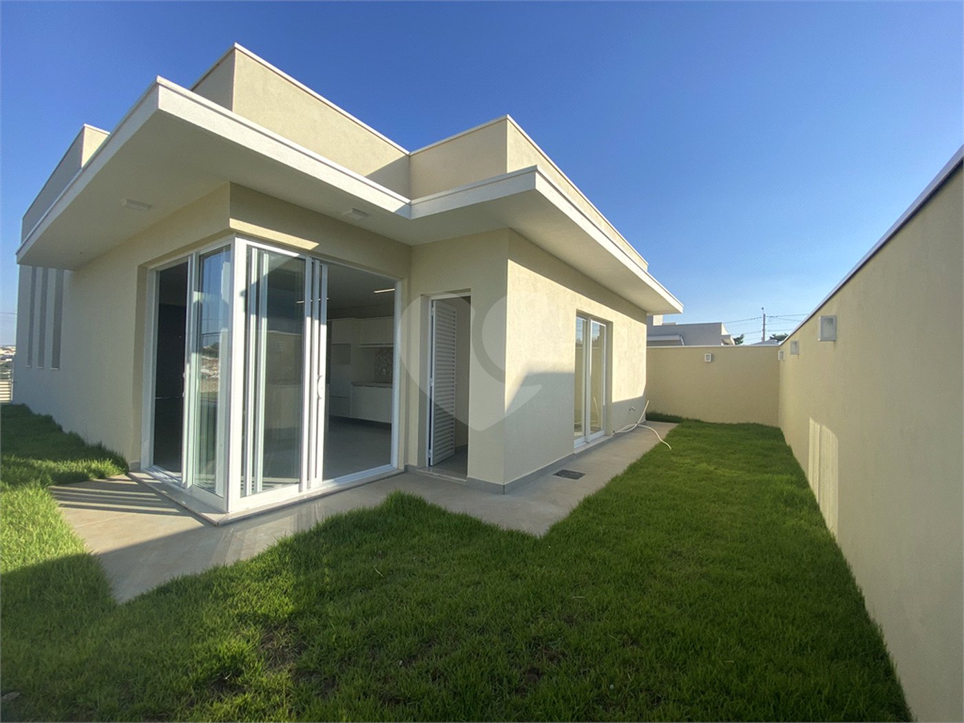 Casa à venda com 3 quartos, sendo 1 suíte, no condomínio Reserva Central Parque, Salto - SP
