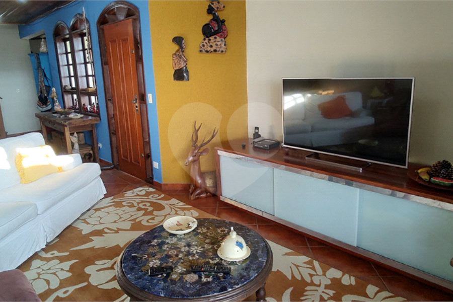 Casa à venda com 3 quartos, sendo 1 suíte, no Centro, Extrema, MG