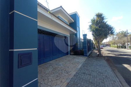 Casa à venda com 3 suítes em Vila Nastri, Itapetininga, SP