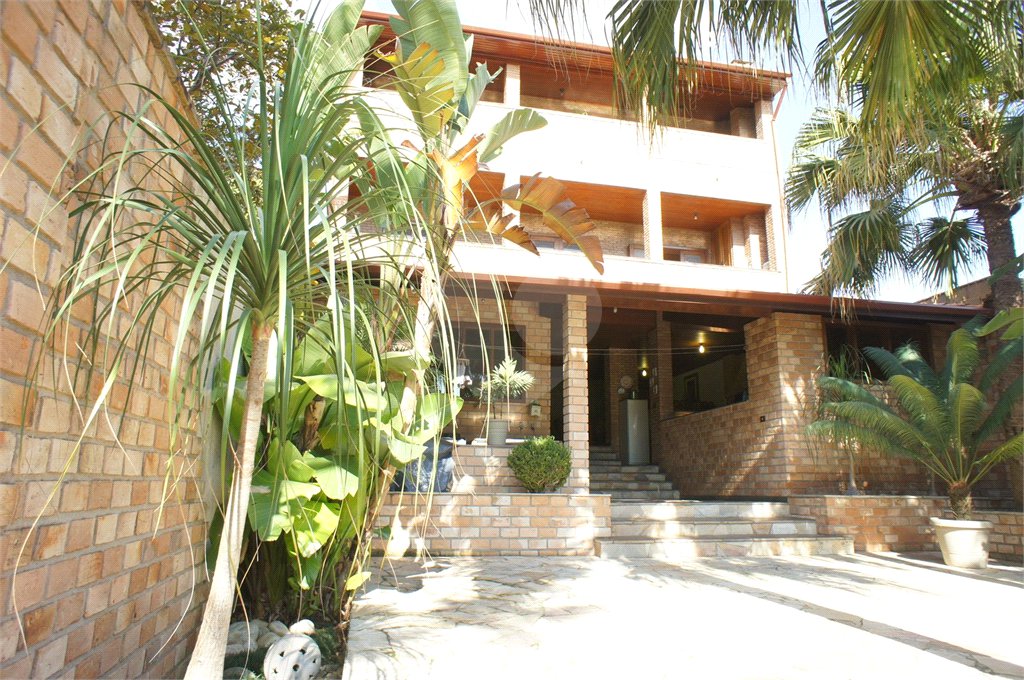 Casa à venda com 4 quartos, sendo 1 suíte,  em Vila Suissa, Mogi das Cruzes, SP