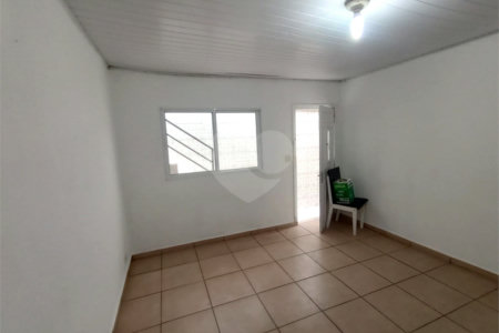 Sobrado à venda com 3 quartos em Sítio Pinheirinho, São Paulo, SP