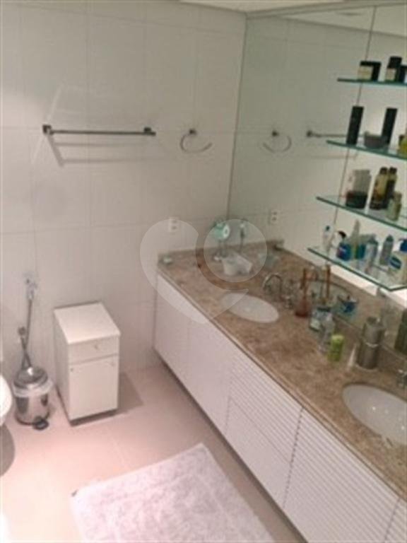 Apartamento à venda com 3 suítes em Campo Belo, São Paulo, SP