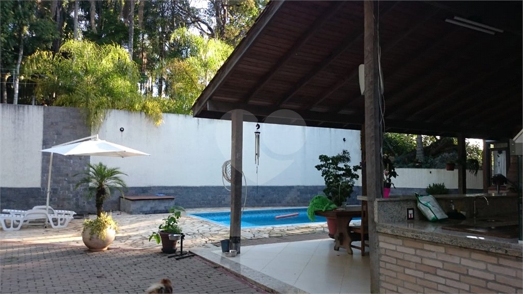Sobrado à venda com 3 quartos, sendo 2 suítes, em Roseira, Mairiporã, SP