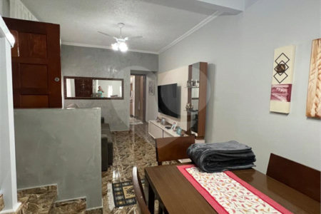 Sobrado à venda com 4 quartos, sendo 2 suítes,  em Jardim Marisa, São Paulo, SP